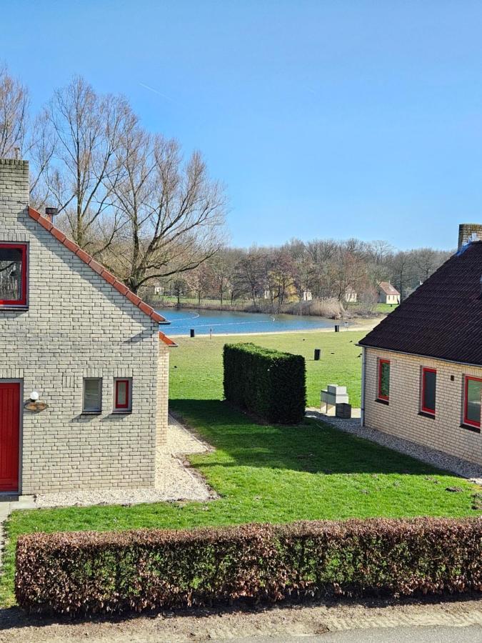 Serene Family Retreat: Garden Oasis with Lake and Playgrounds Ewijk Exterior photo