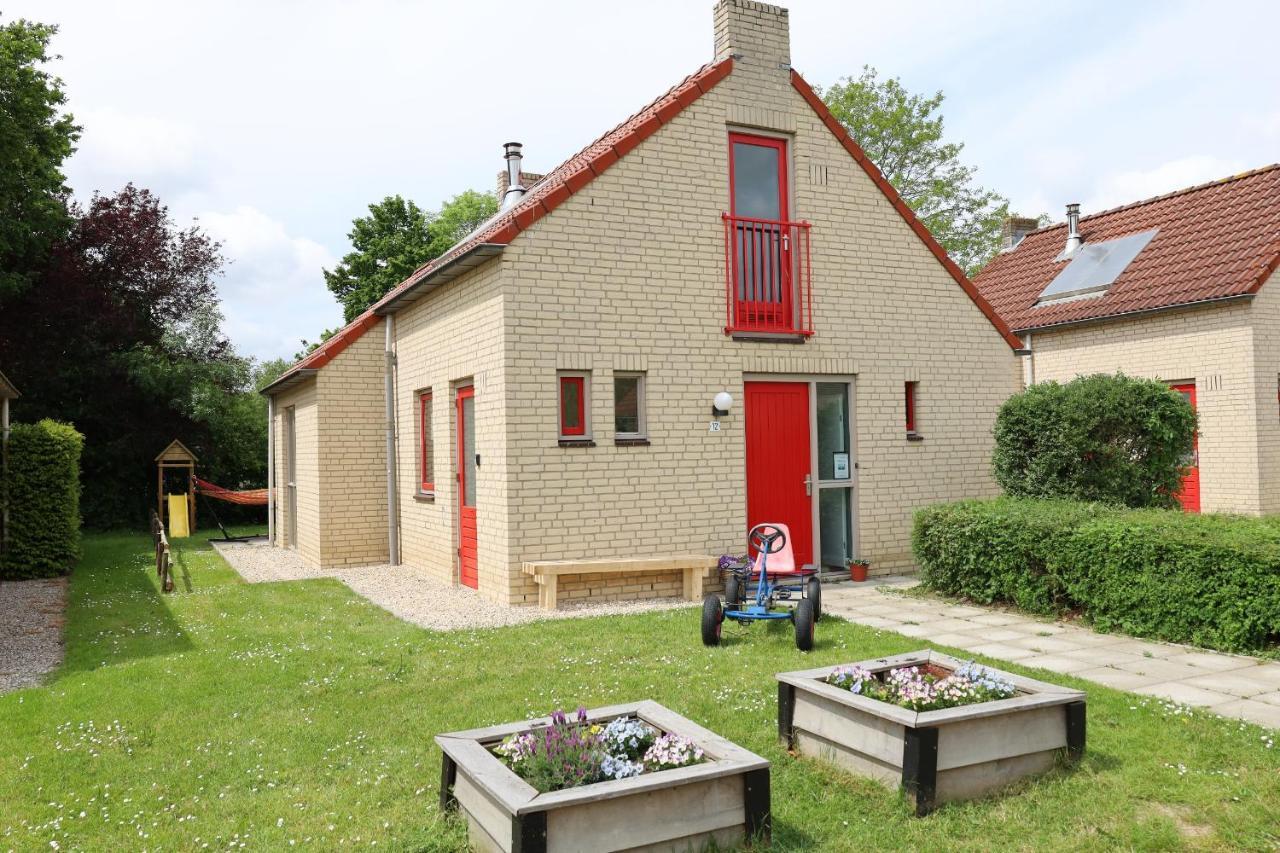 Serene Family Retreat: Garden Oasis with Lake and Playgrounds Ewijk Exterior photo