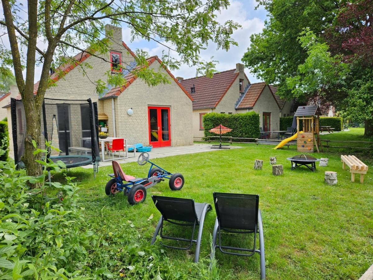 Serene Family Retreat: Garden Oasis with Lake and Playgrounds Ewijk Exterior photo